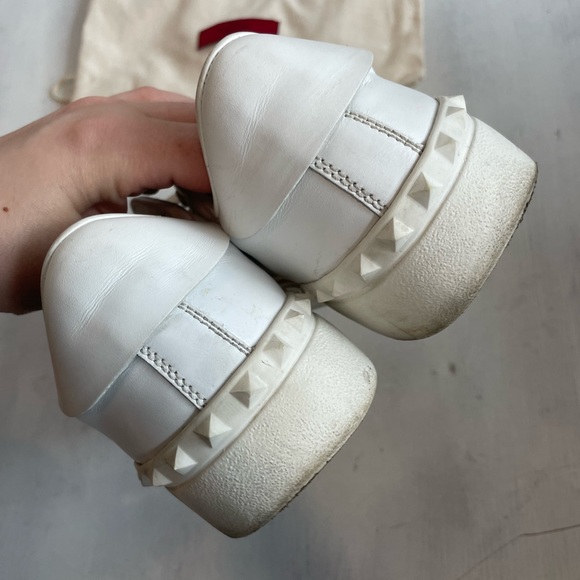 ❌SOLD❌VALENTINO White Rose Gold Leather Rockstud Low Top Sneakers - Picture 11 of 12